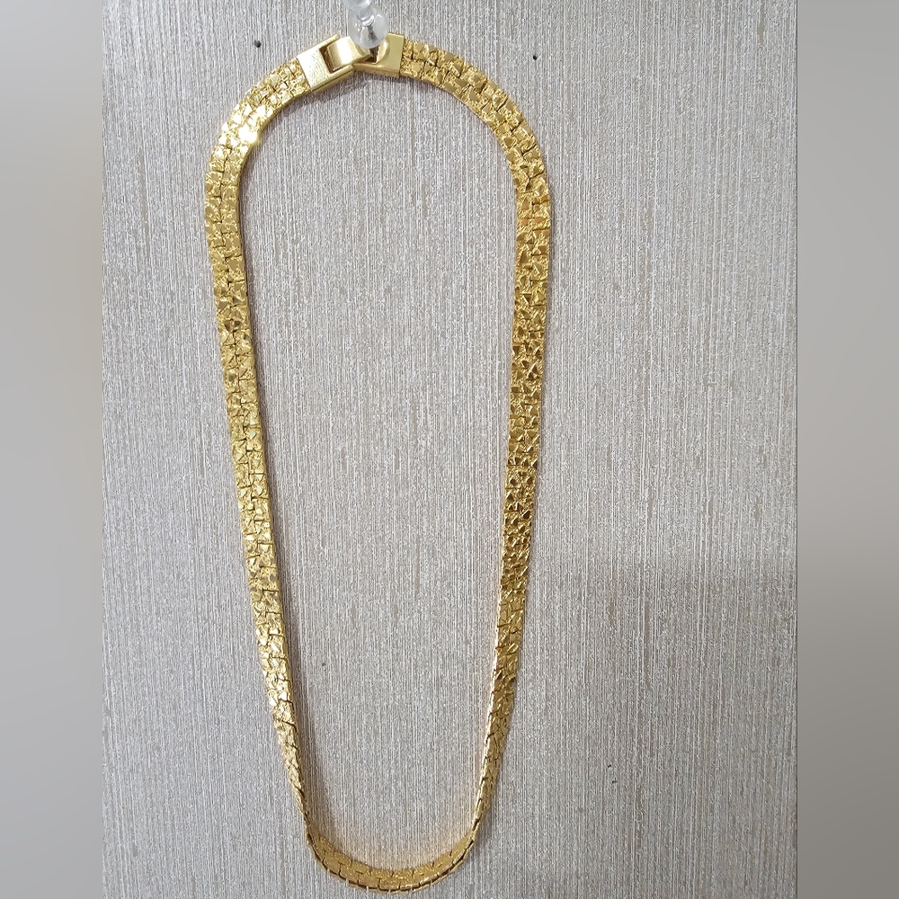 Beautiful Unmarked Gold Tone Chain Necklace Statement Wear 18" Long
